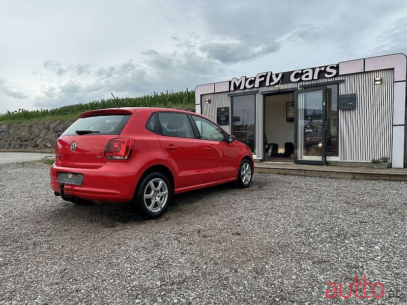 2011' Volkswagen Polo photo #5