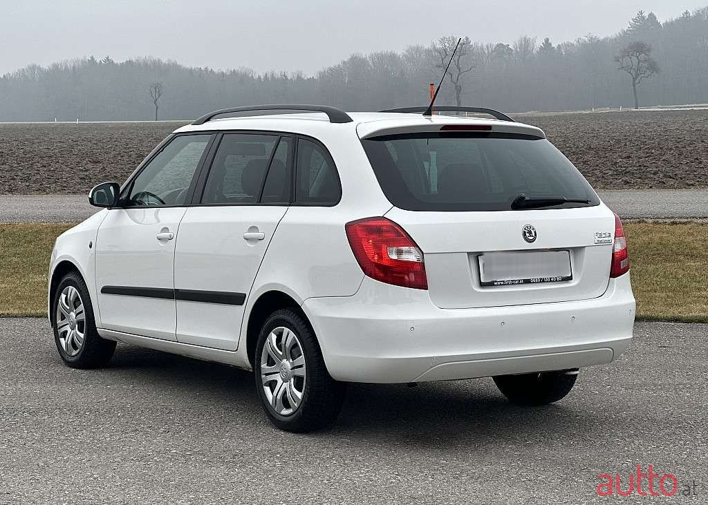 2009' Skoda Fabia photo #3