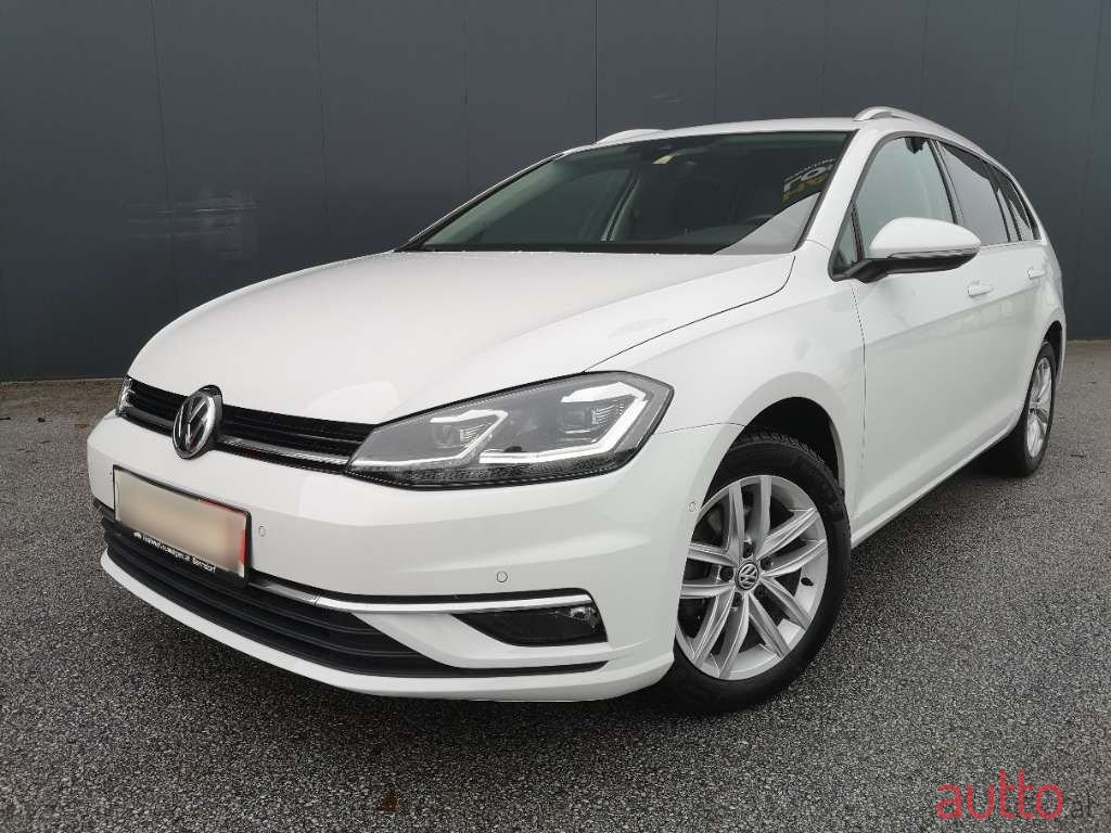 2017' Volkswagen Golf photo #2