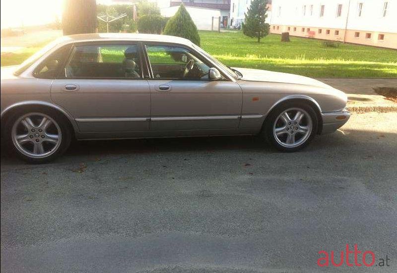 1999' Jaguar XK8 photo #1