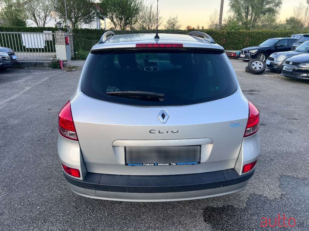 2011' Renault Clio photo #6