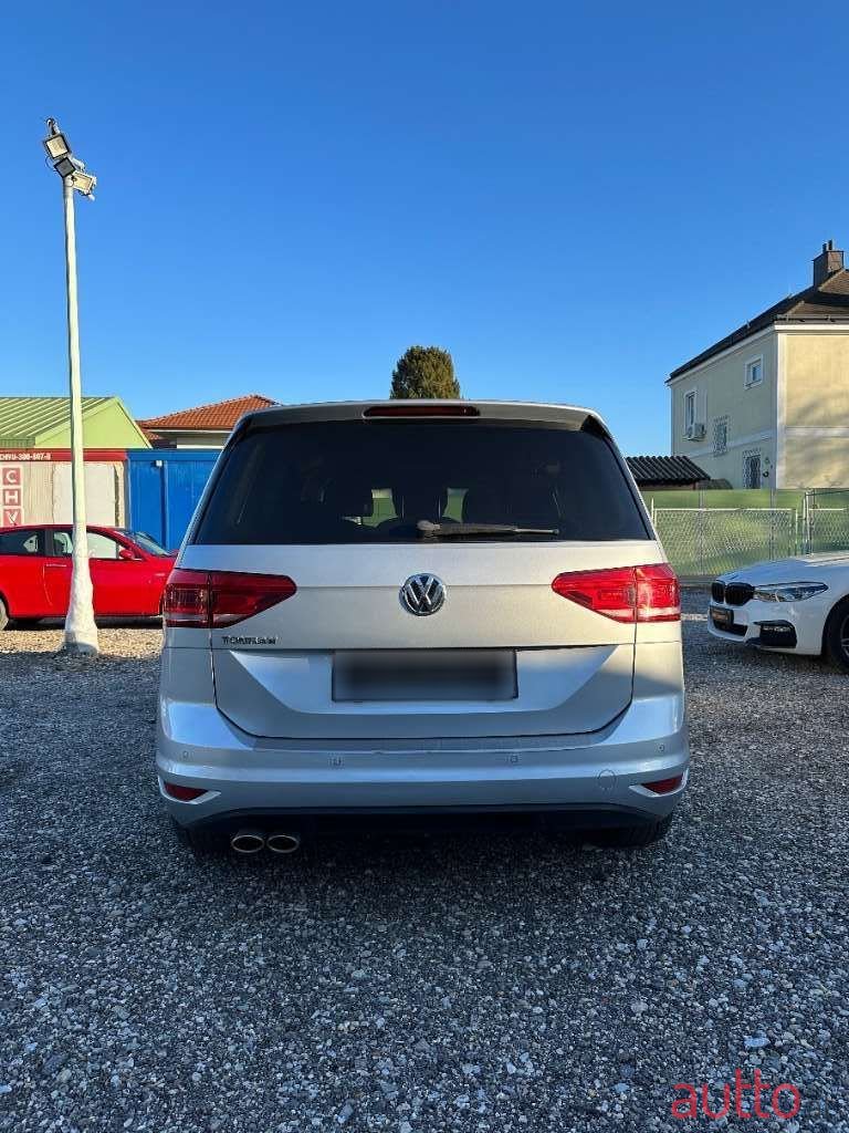 2018' Volkswagen Touran photo #5