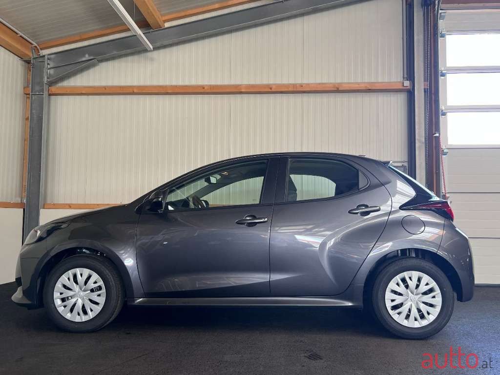 2022' Toyota Yaris photo #4