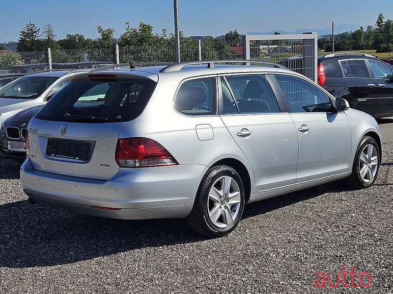 2010' Volkswagen Golf photo #4