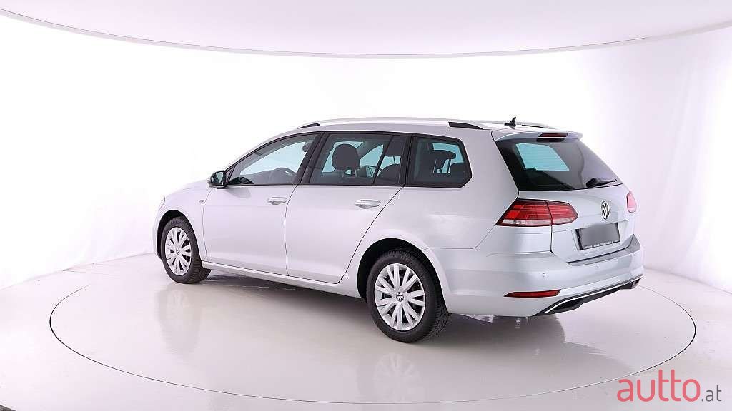 2018' Volkswagen Golf photo #3