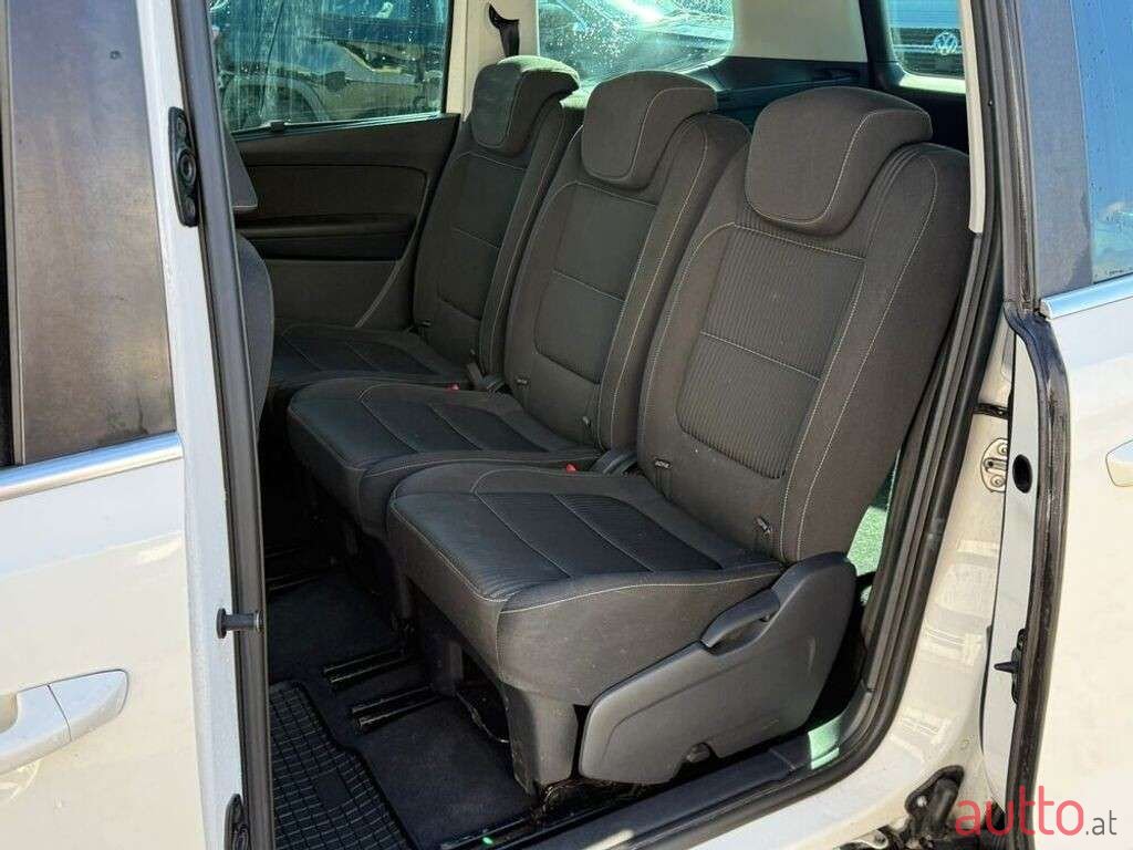 2012' SEAT Alhambra photo #3