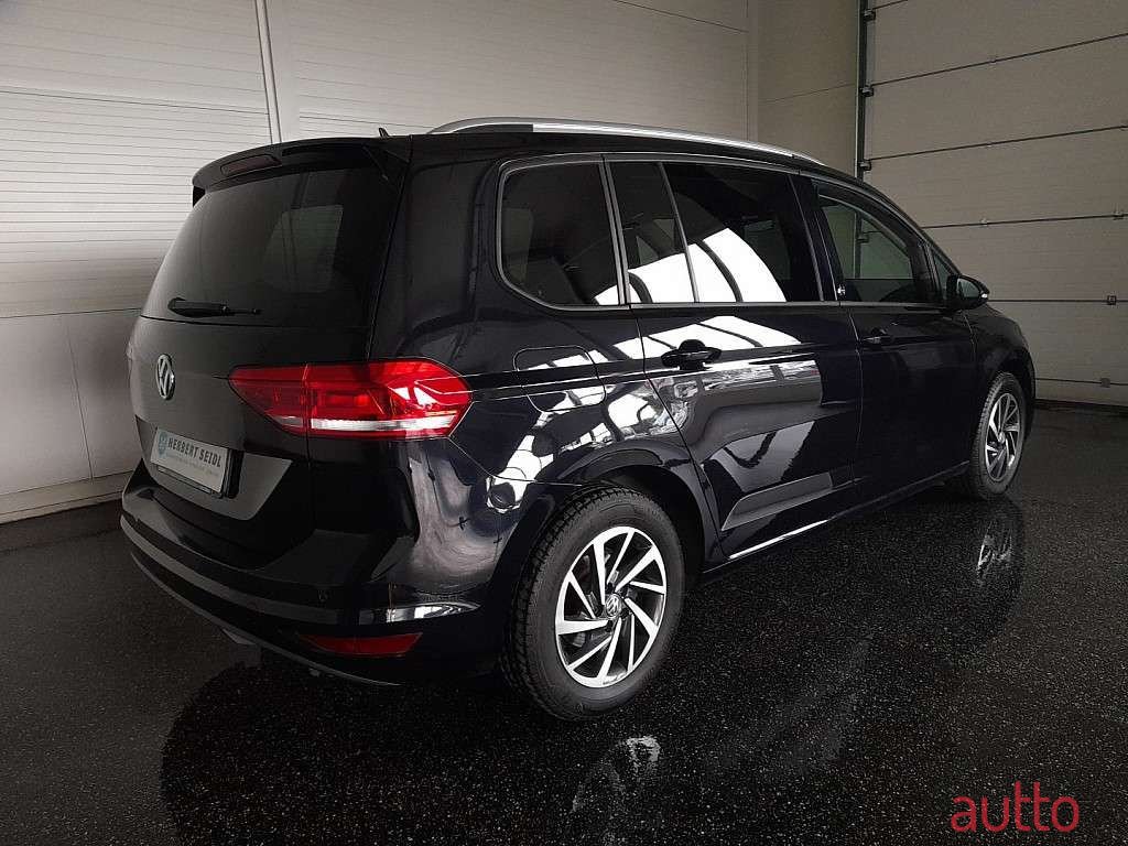 2018' Volkswagen Touran photo #1