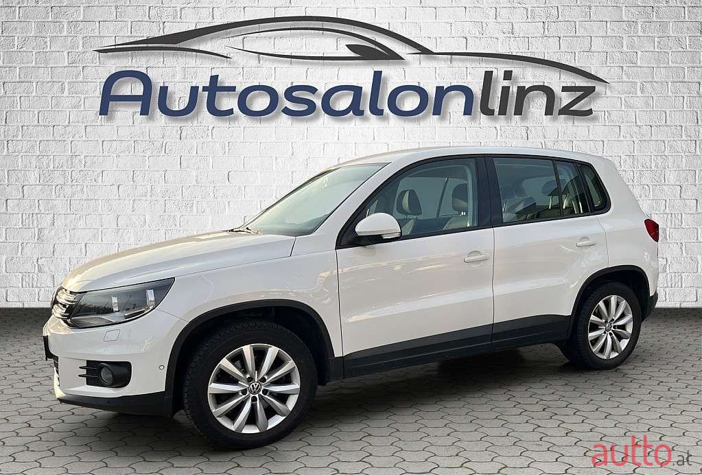 2011' Volkswagen Tiguan photo #1