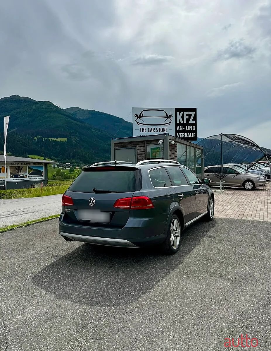2013' Volkswagen Passat photo #5