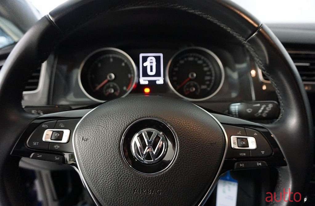 2019' Volkswagen Golf photo #6