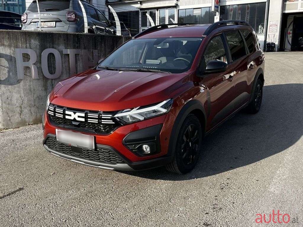 2023' Dacia Jogger photo #2