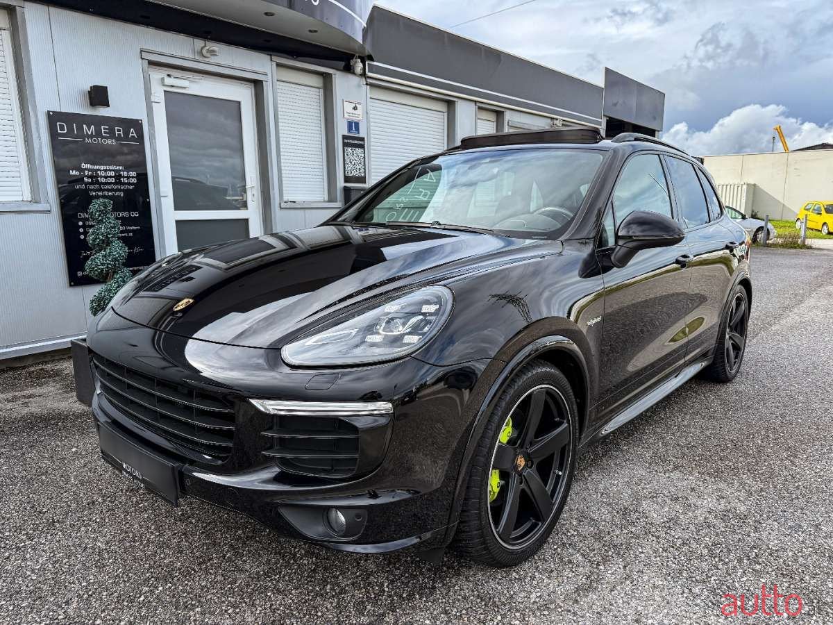 2015' Porsche Cayenne photo #3