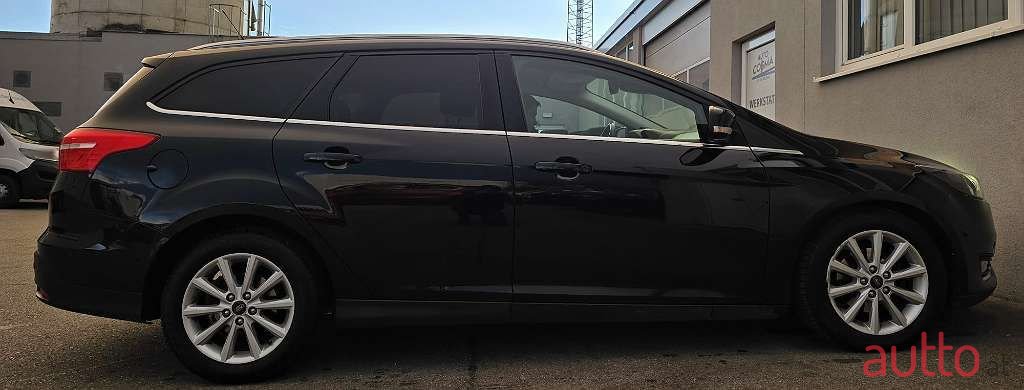 2017' Ford Focus photo #5