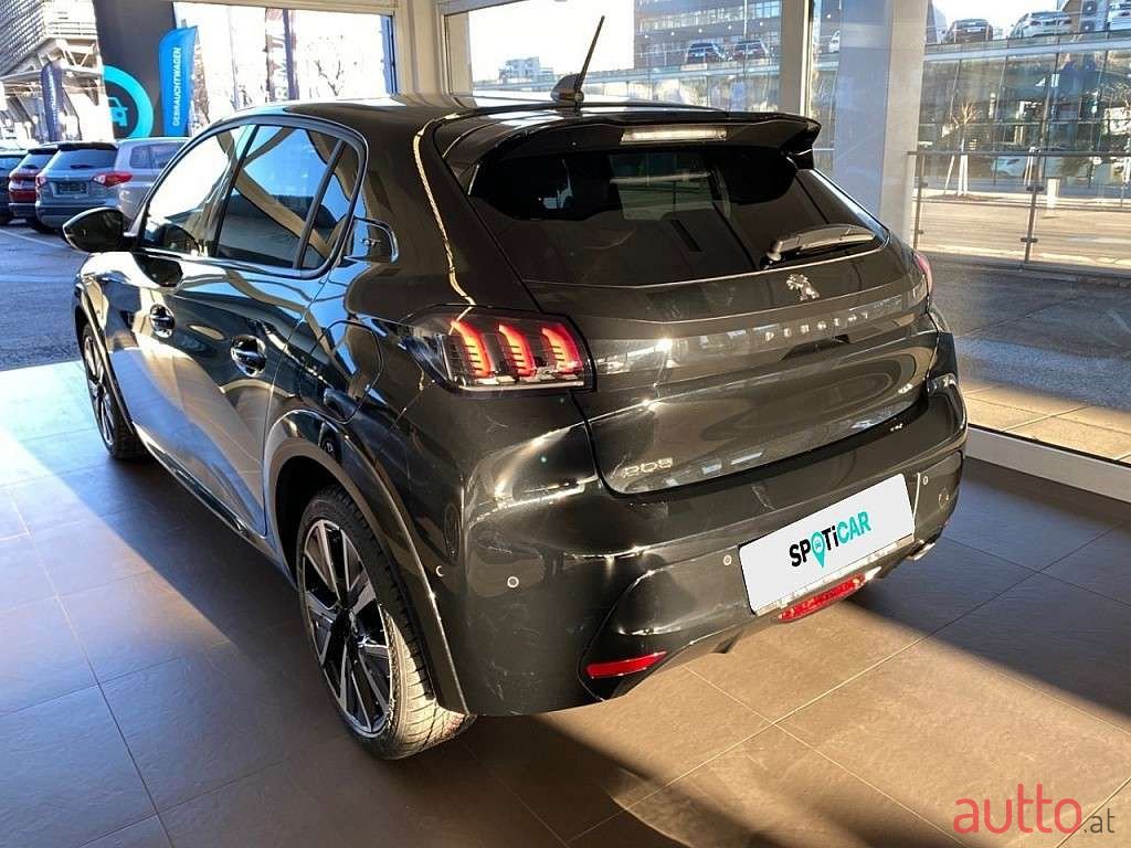2021' Peugeot 208 photo #2