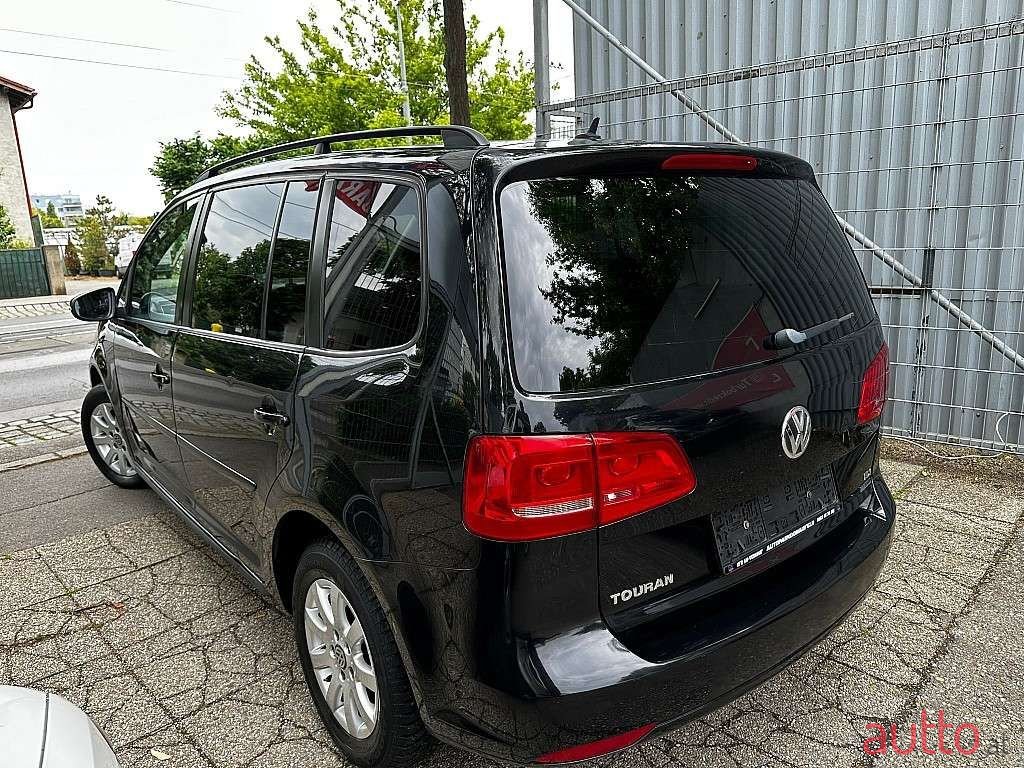 2012' Volkswagen Touran photo #5