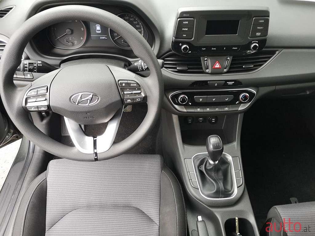 2021' Hyundai i30 photo #4