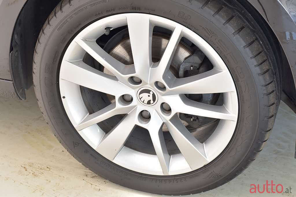 2019' Skoda Octavia photo #4