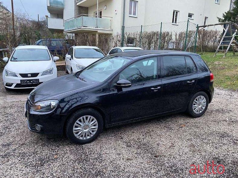 2010' Volkswagen Golf photo #1