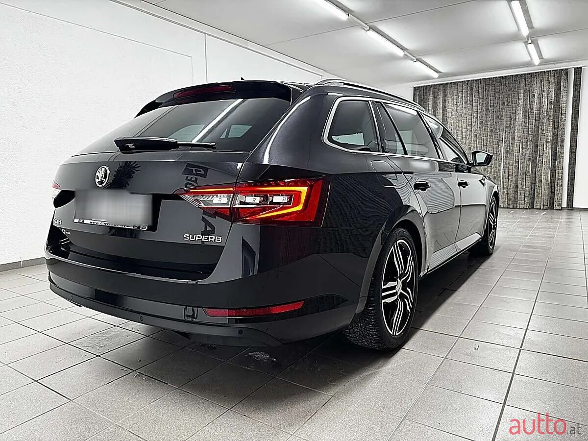 2016' Skoda Superb photo #5
