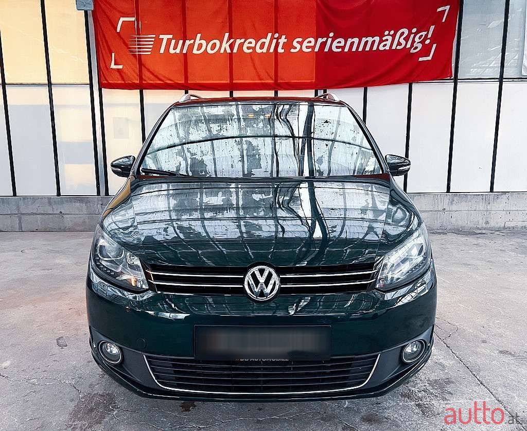2012' Volkswagen Touran photo #2