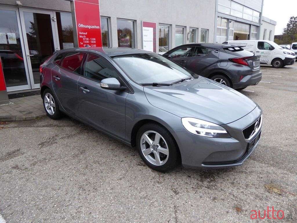 2018' Volvo V40 photo #5