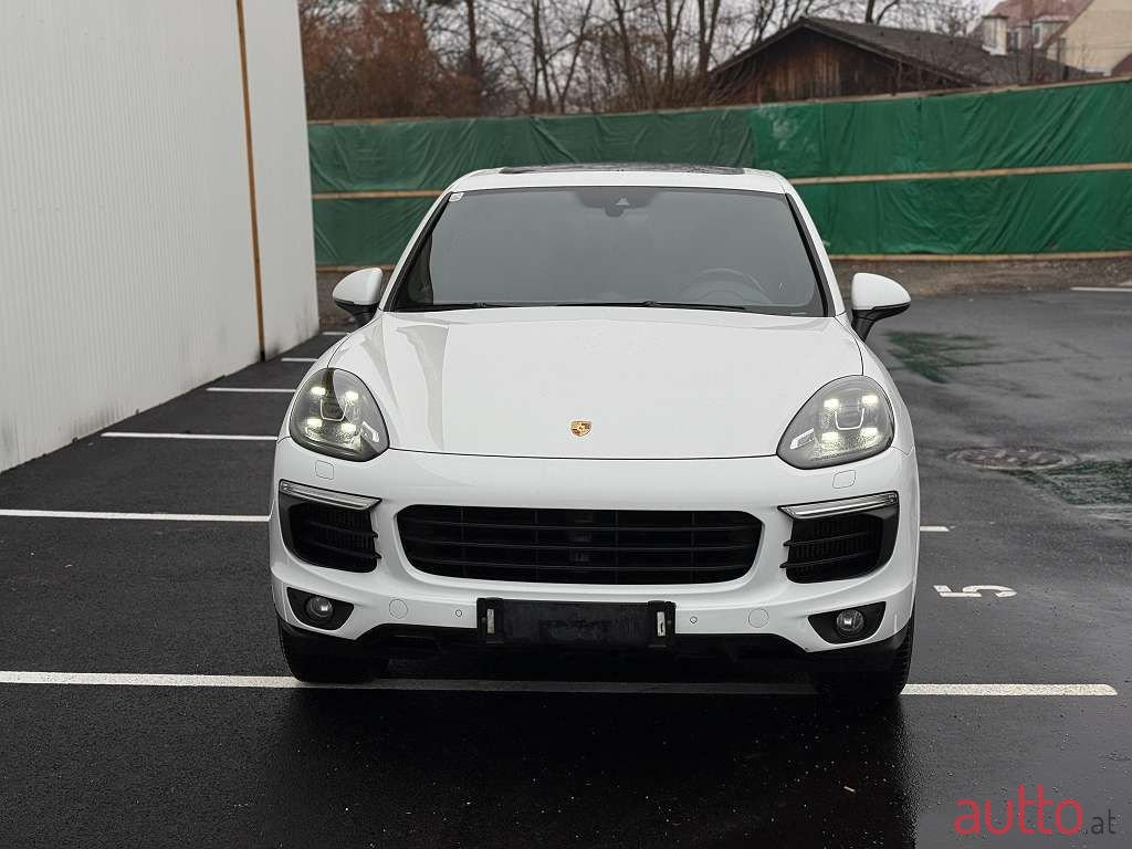 2017' Porsche Cayenne photo #3