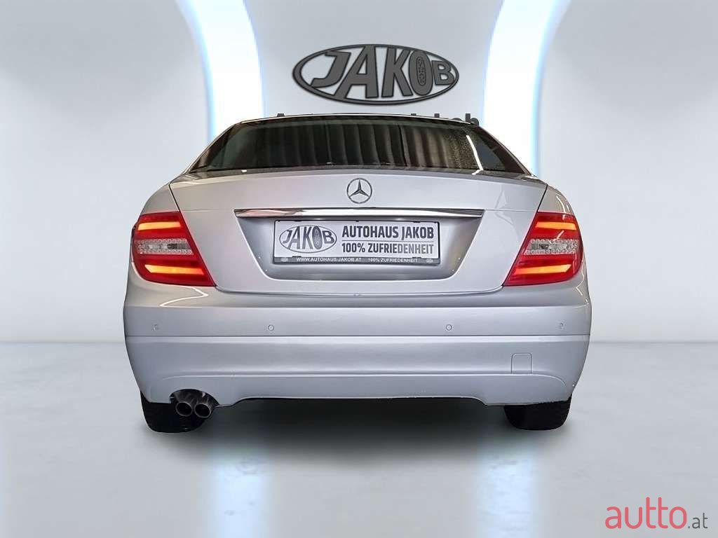 2013' Mercedes-Benz C-Klasse photo #2