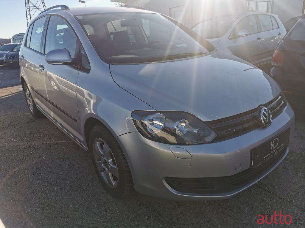 2009' Volkswagen Golf photo #1