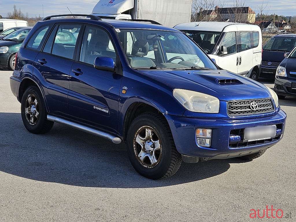 2002' Toyota RAV4 photo #3