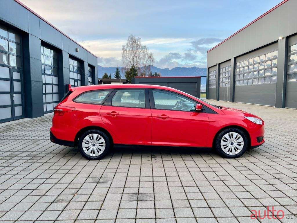 2017' Ford Focus photo #5