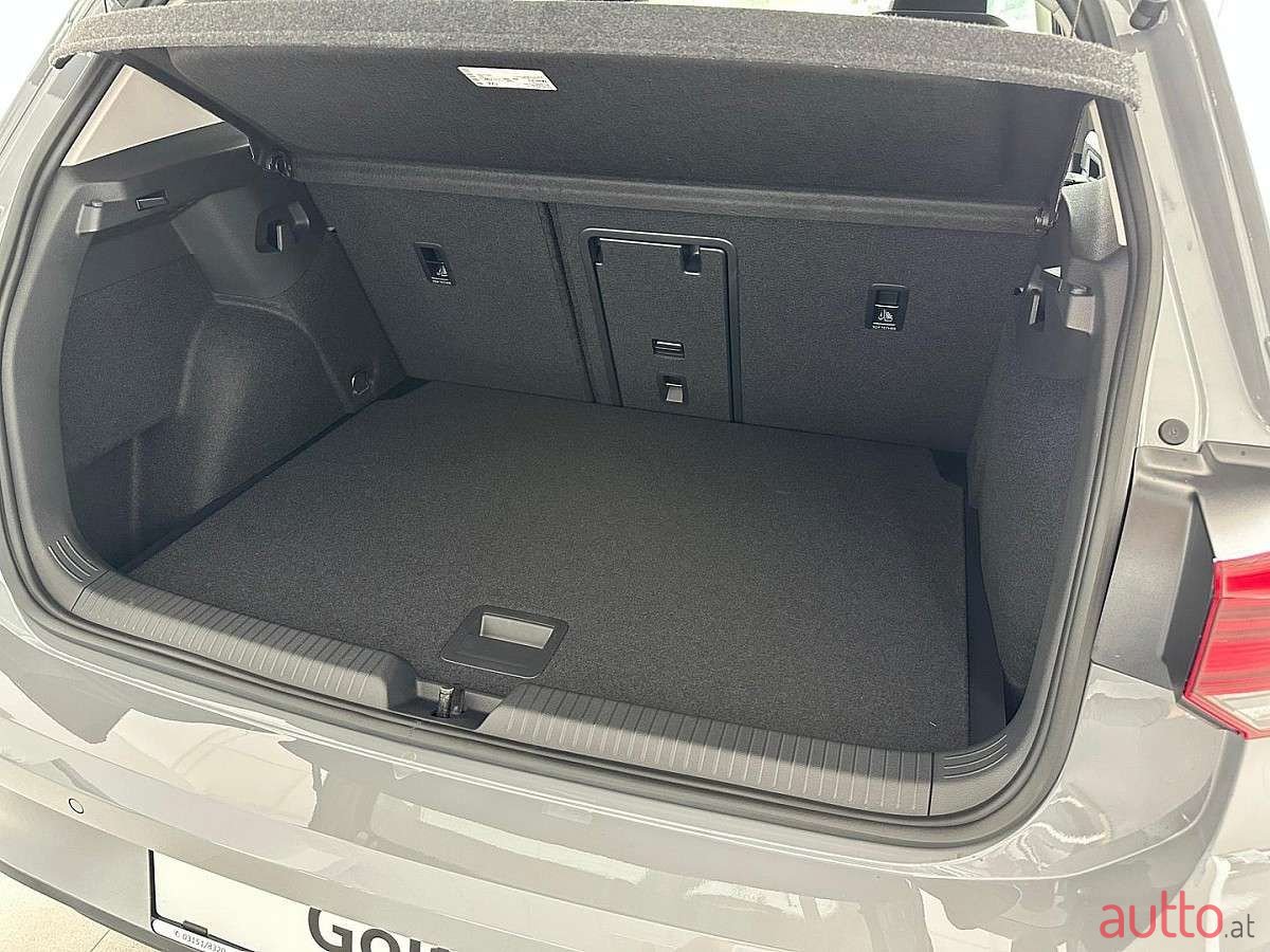 2024' Volkswagen Golf photo #4