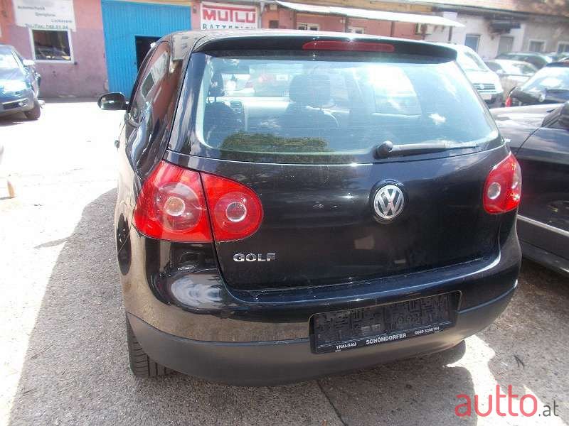 2005' Volkswagen Golf photo #3