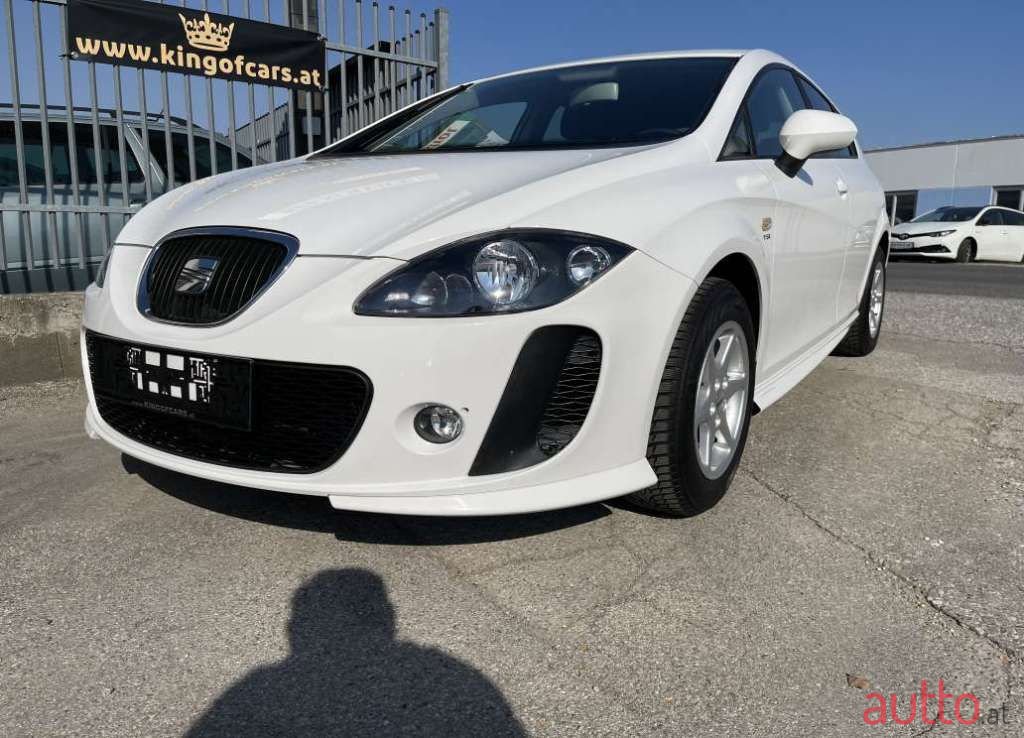 2012' SEAT Leon photo #1