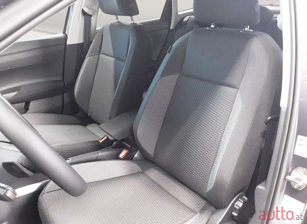 2023' Volkswagen Taigo photo #6