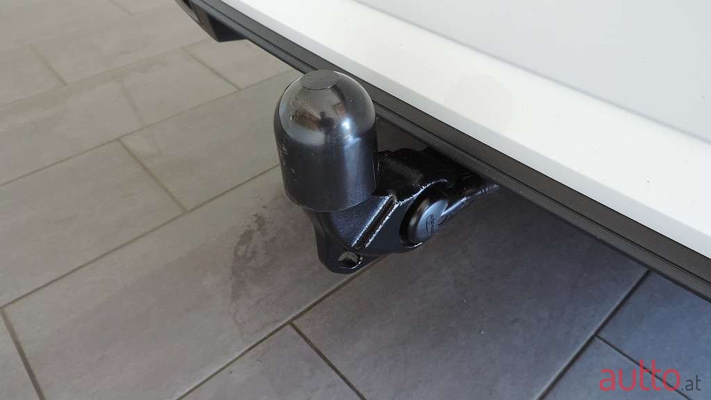 2019' Volkswagen Golf photo #6