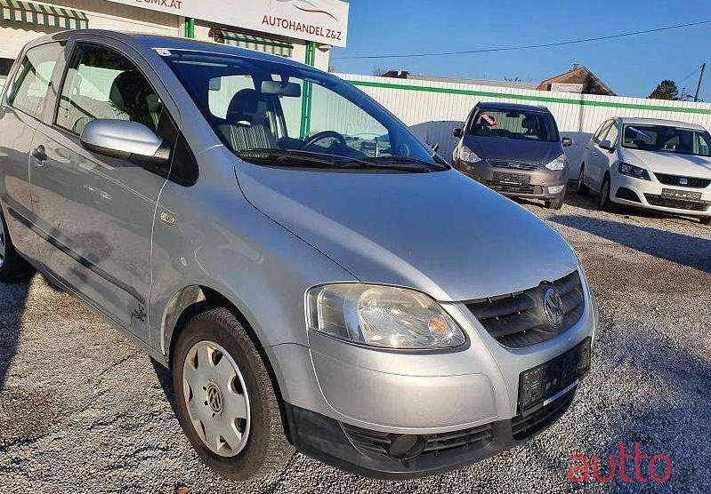 2006' Volkswagen Fox photo #1
