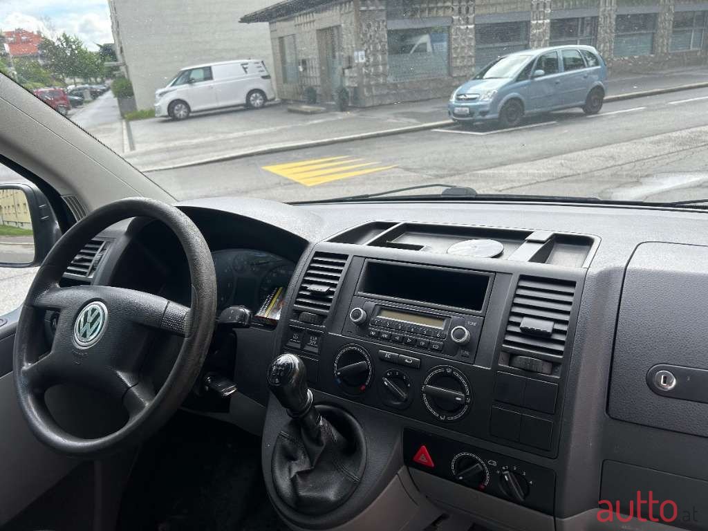 2006' Volkswagen T5 photo #6