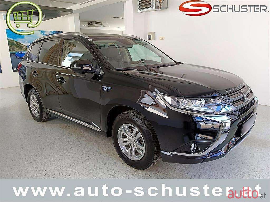 2016' Mitsubishi Outlander photo #2