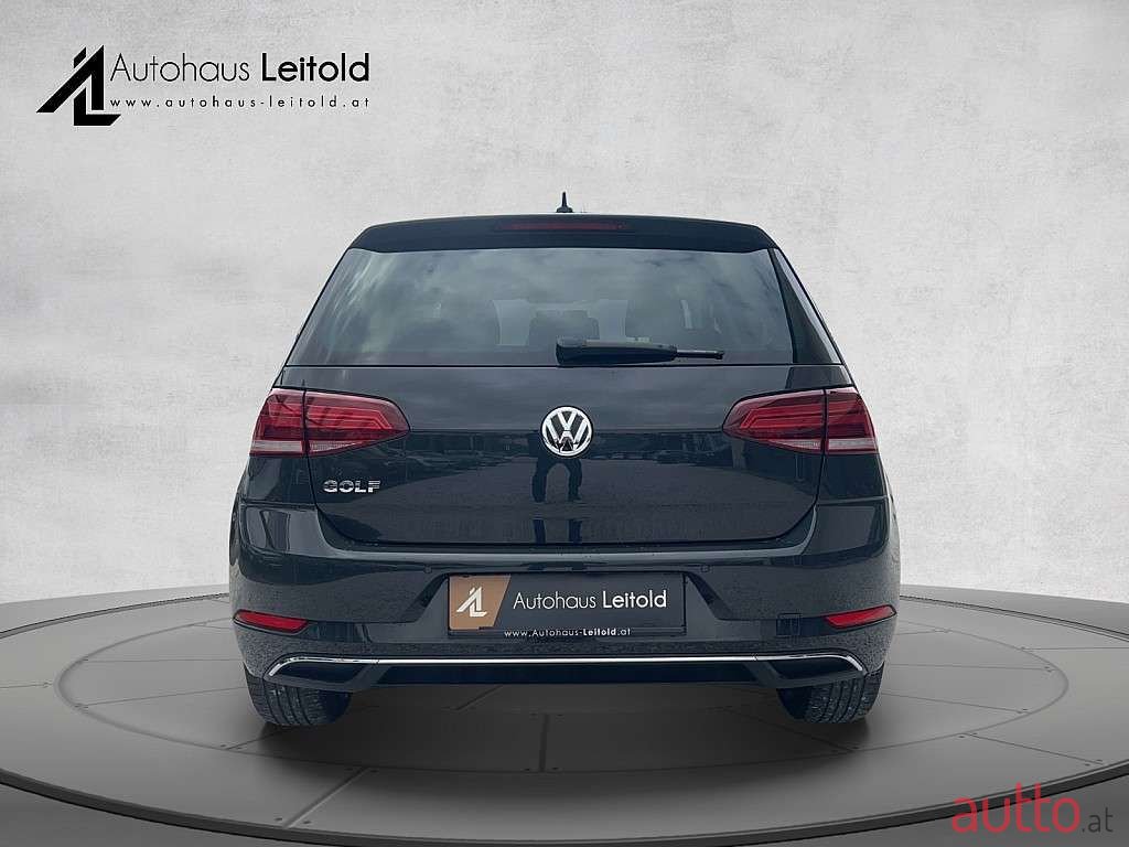 2018' Volkswagen Golf photo #5