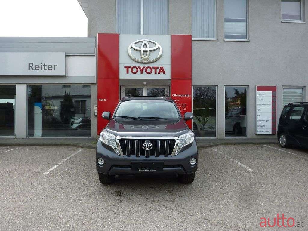 2016' Toyota Land Cruiser photo #1