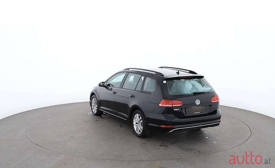 2018' Volkswagen Golf photo #4