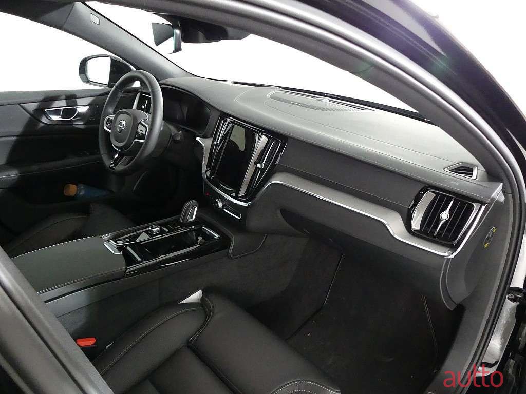 2022' Volvo S60 photo #2
