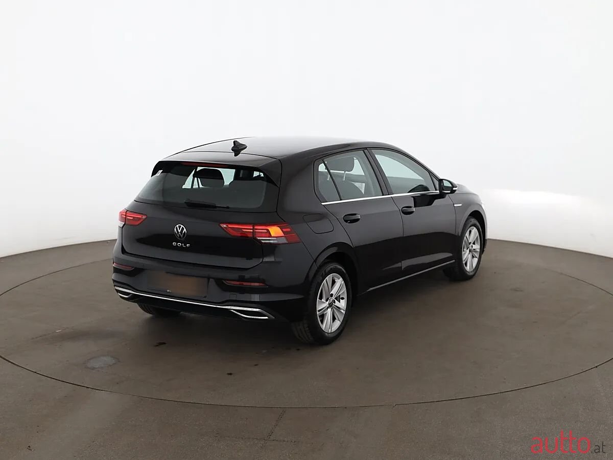 2021' Volkswagen Golf photo #2
