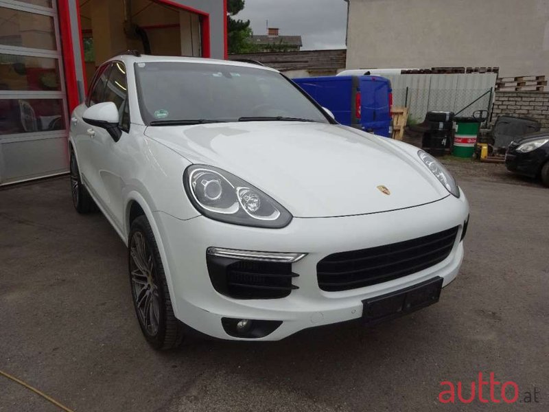 2015' Porsche Cayenne photo #1