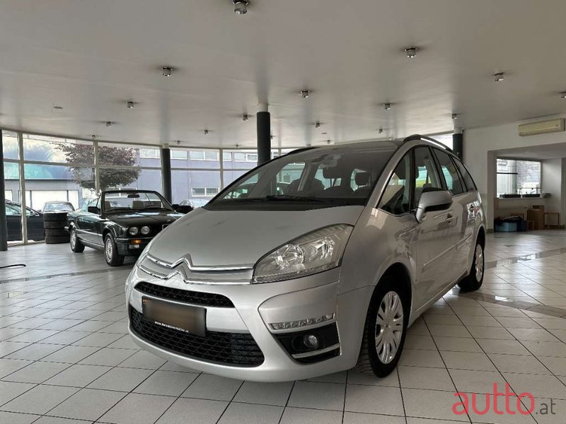 2012' Citroen C4 Picasso photo #1