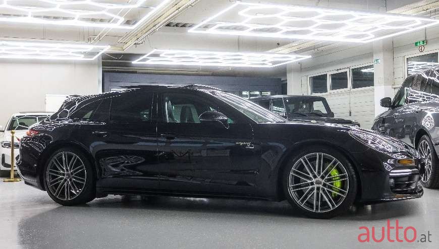 2018' Porsche Panamera photo #3