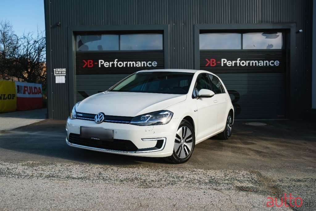 2017' Volkswagen Golf photo #1