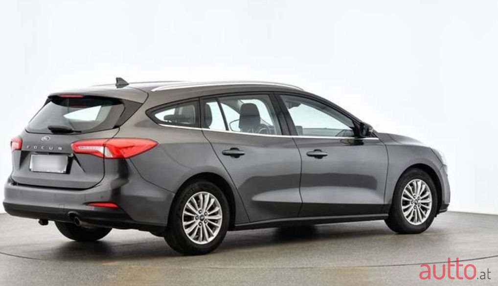 2022' Ford Focus photo #2