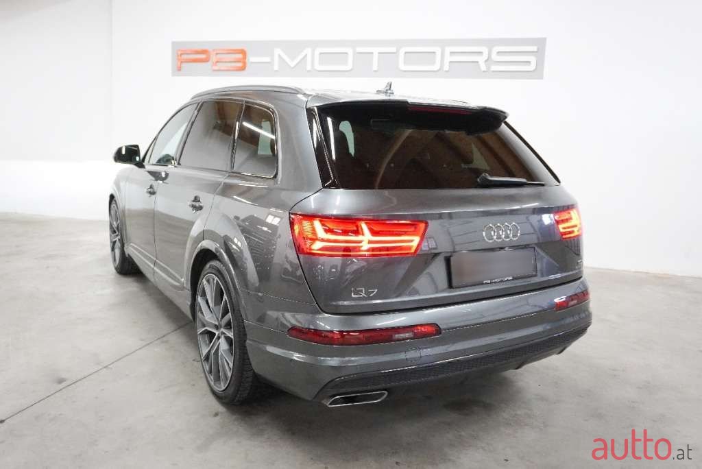 2018' Audi Q7 photo #5