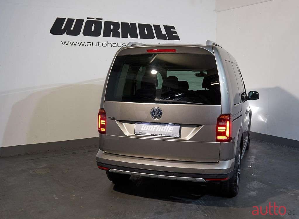 2017' Volkswagen Caddy photo #3